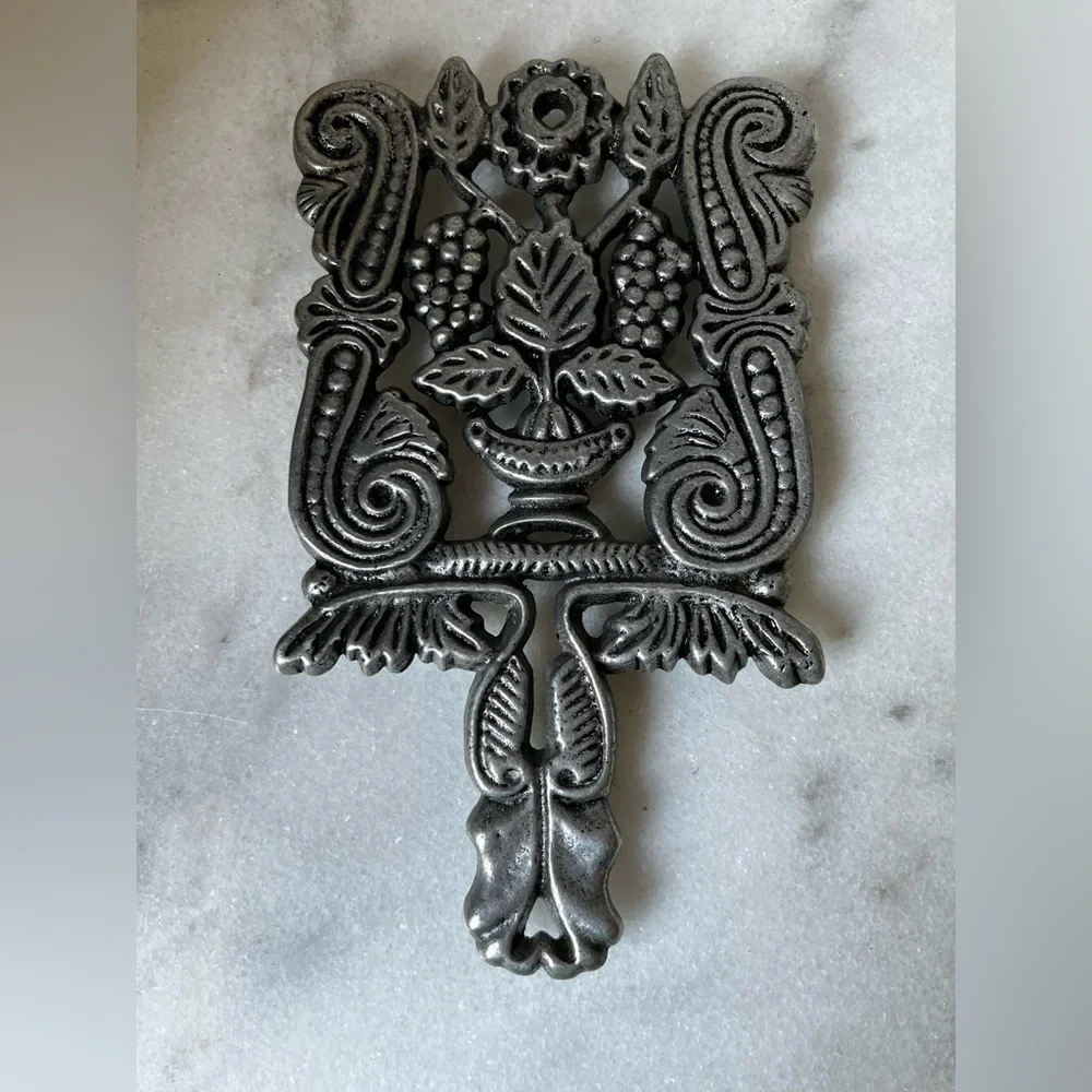 Vtg Virginia Metal Crafter's Trivet -Grapes / scroll Floral Design.